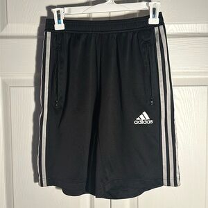 Adidas Pinstriped Zipper Pockets Running Shorts 10” Men’s Small